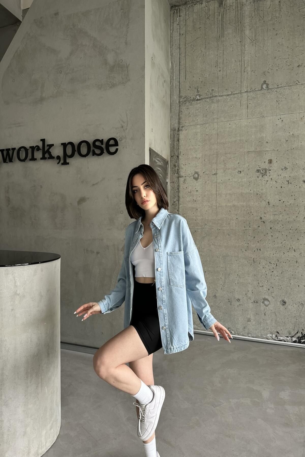 Kadın Jeans Uzun Düğmeli Göğüs Cepli Tesettür Buz Mavi Kot Ceket