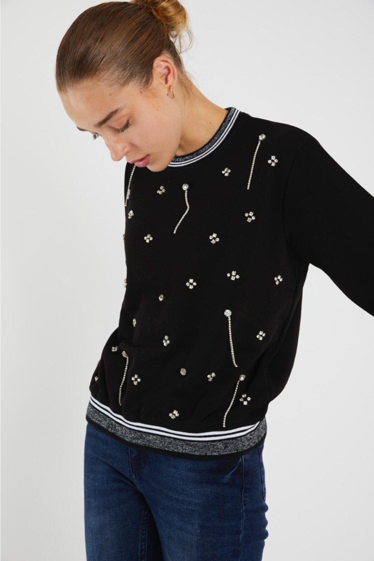 Taş Detayli Kapşonsuz Sweatshirt