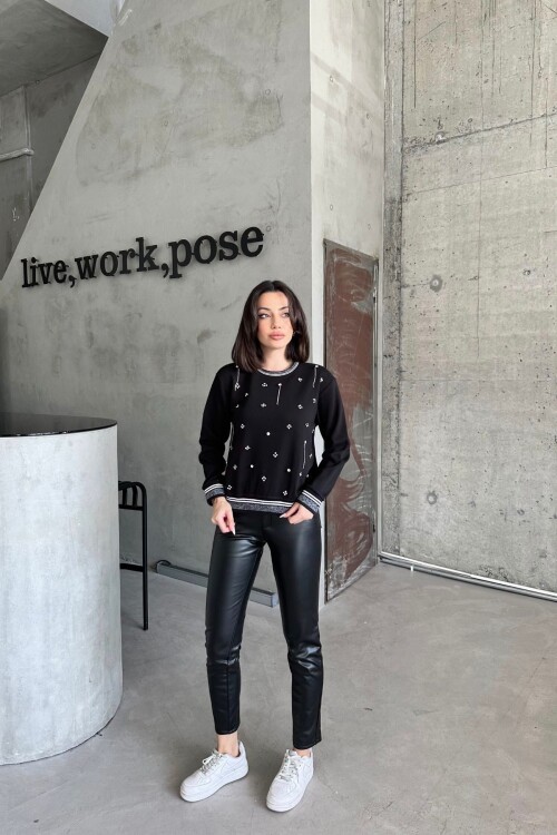 Kadın Bisiklet Yaka Minimalist Taşlı Relax Fit Siyah Sweat